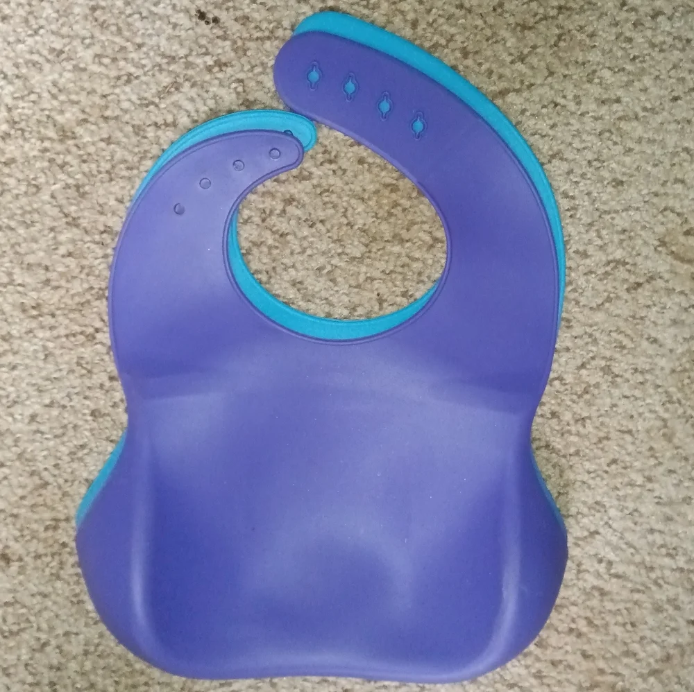 2 New Silicone Bibs